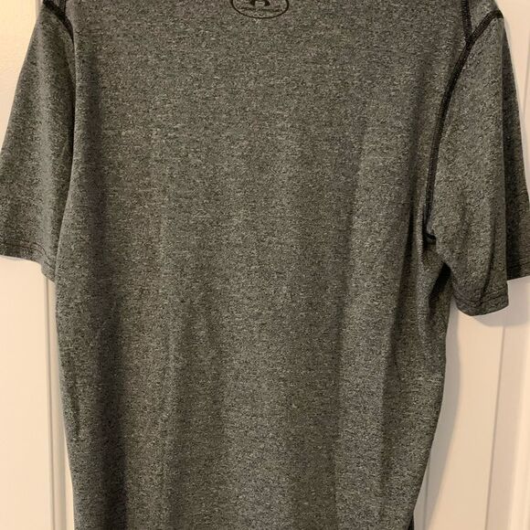 Under Armour Men’s Athletic shirt. Size: Small - Picture 3 of 3